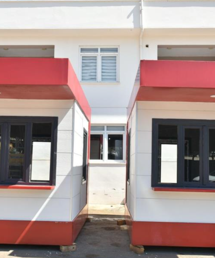 Kepez’e kırmızı-beyaz modern ekmek büfeleri