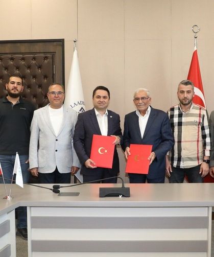 Alanyalı hayırseverden ALKÜ'ye bina bağışı