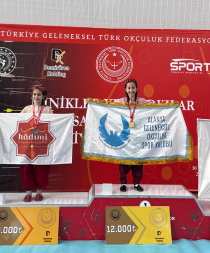 Alanyalı minik okçular Türkiye Şampiyonası'ndan madalyalarla döndü!