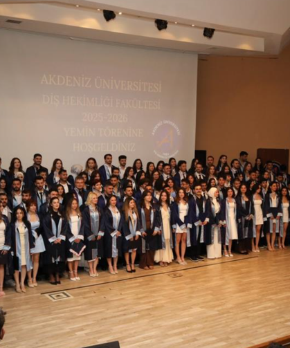 Akdeniz Üniversitesi'nde diş hekimleri mezun oldu!