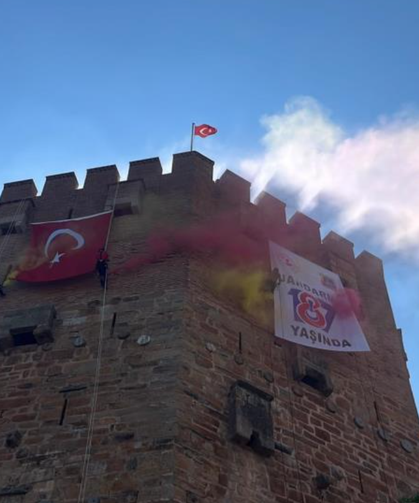 Alanya'da JAK ekiplerinden Alanya Kızılkule'de nefes kesen gösteri