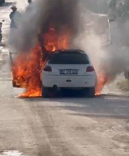Antalya'da seyir halindeki otomobil alev topuna döndü