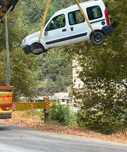 Alanya’da araç şarampole yuvarlandı