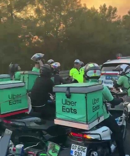 Antalya’da Motokuryeler yangın bölgesine yardım taşımak için seferber oldu