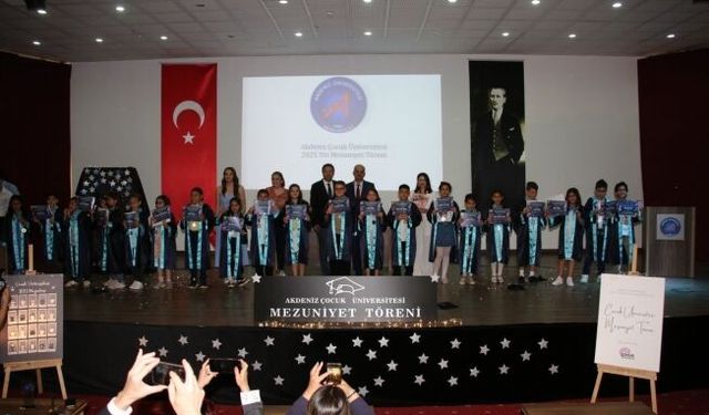 Akdeniz Çocuk Üniversitesi’nde mezuniyet coşkusu
