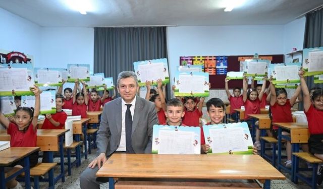 Antalya'da 485 bin 783 öğrenci karne heyecanı yaşadı