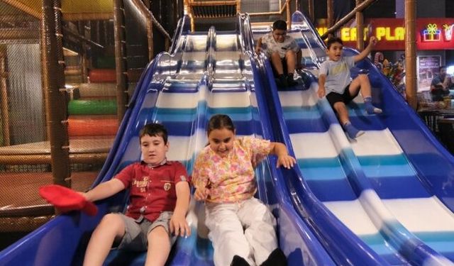 MÜSİAD Antalya'dan çocuklara karne şenliği