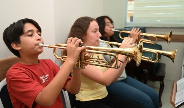 Kemer’de ücretsiz yaz kursları ilgi görüyor