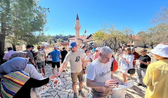 Litvanyalı turistler tarihi köye hayran kaldı