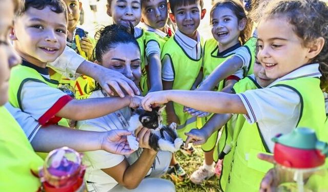 Muratpaşa'da çocuklar patili dostlarıyla buluştu