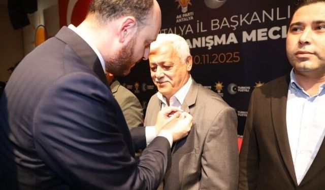 Aksu’da 6 Meclis Üyesi AK Parti rozetini taktı