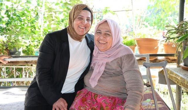 Emine Yıldırım'dan hasta ve yaşlı ziyaretleri
