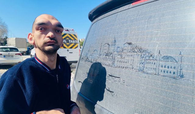 Tozlu araç görünce dayanamıyor, camları sanat eserine dönüştürüyor!