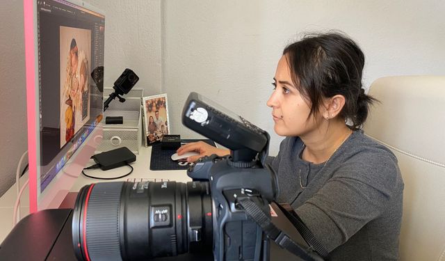 İkiz bebeklerinin fotoğraflarını çekerek başladı, evinin bir odasını stüdyoya çevirdi