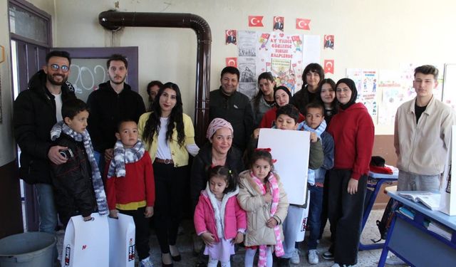 Üniversite öğrencileri köy okulunu yeniledi