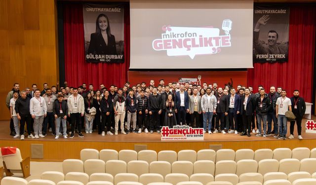 Başkan vekili Çiçek: "Mikrofon Gençlikte" programının ilk konuğu oldu