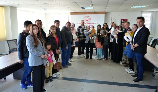 Antalya'da 10 çocuk yeni ailesine kavuştu: "Kendim doğurmuş gibiyim"