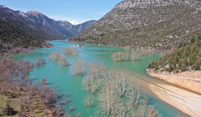 Sular çekildi, trafik başladı: Antalya-Konya yolu havadan görüntülendi