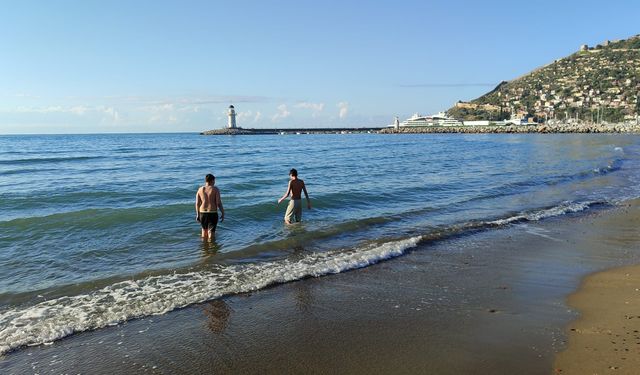 Alanya'da sabahın serinliğinde deniz keyfi