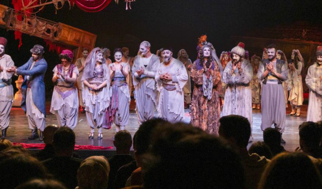 AŞT’den üç sahnede üç perde: Dünya Tiyatro Günü’ne özel kutlama