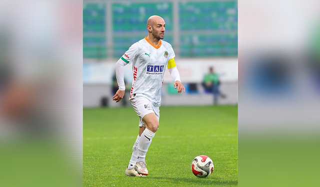 Corendon Alanyaspor kaptanı Efecan Karaca ameliyat edildi