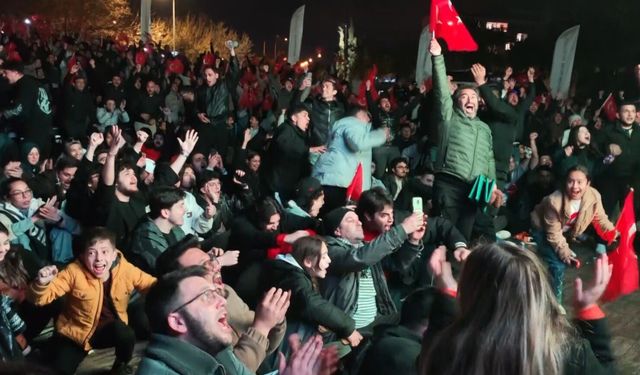 Dev ekrandaki bitiş düdüğüyle Antalya'da bayram havası esti!