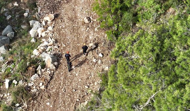 Yürüyüşe çıktığı dağlık alanda kayboldu