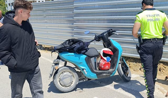 Otomobil ile motorlu bisiklet çarpıştı!