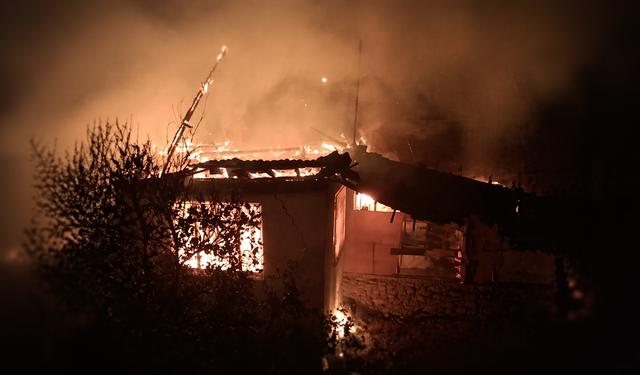 Antalya'da 2 kişinin ölümüne neden yangında perdelerin tutuşturulduğu iddiası