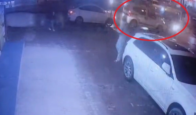 Zincirleme kaza kamerada: Ters yönden gelen araç faciaya yol açtı!