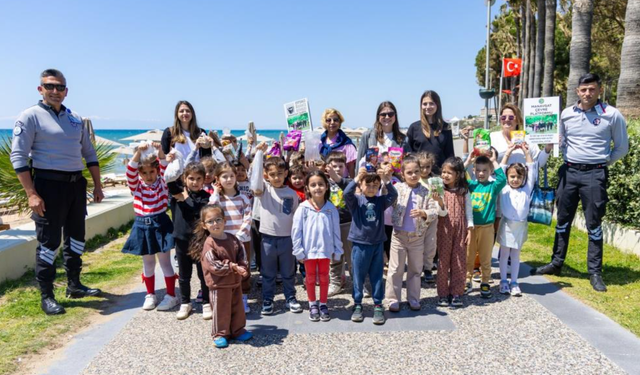 Manavgatlı minikler can dostları için sahada