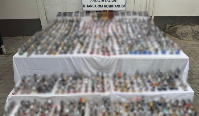 Antalya’da milyonlarca liralık kaçak gözlük ve saat ele geçirildi!