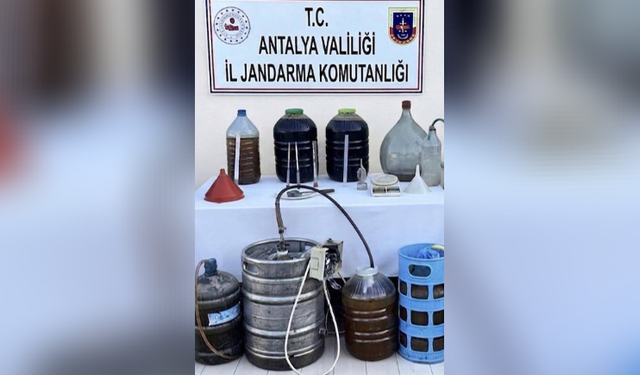 Kumluca'da 800 litre kaçak alkol ele geçirildi