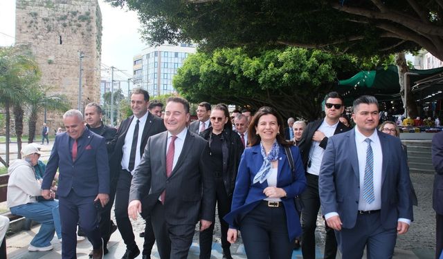 Babacan Antalya'da Esnafla Buluştu: “Seçime Hazırlanıyoruz”