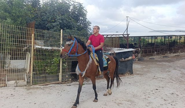 Evden işe giderken yürüdüğü 12 kilometrelik yolla atletizme merak sardı