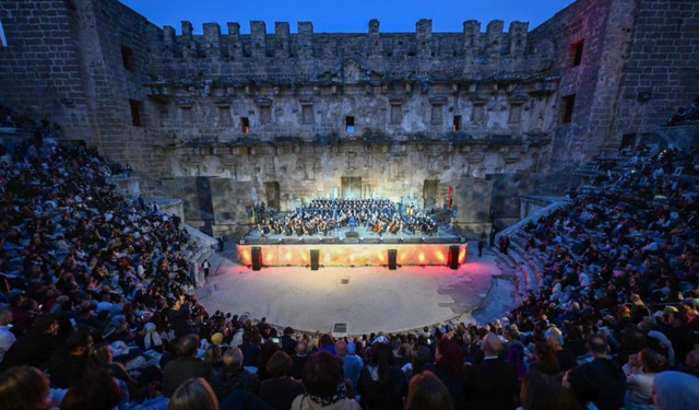 Aspendos'ta "Kökten Geleceğe Maarif Yolcuları" konserine yoğun ilgi
