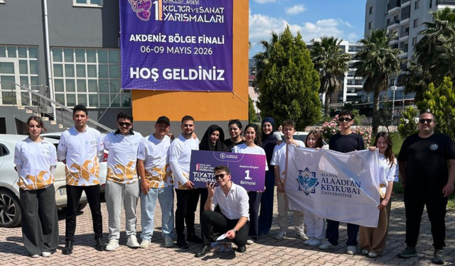 ALKÜ'lü genç tiyatrocular bölge finallerinde şampiyon olup yarı finale yükseldi