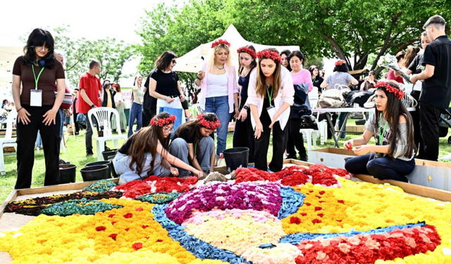 Antalya’da 130 bin çiçekle renkli rekabet