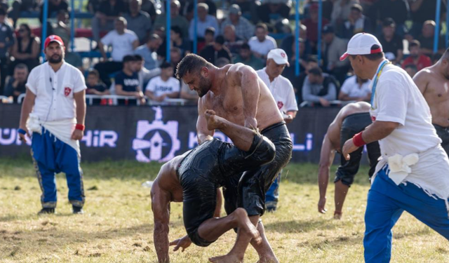 Manavgat’ta güreş şöleni devam ediyor