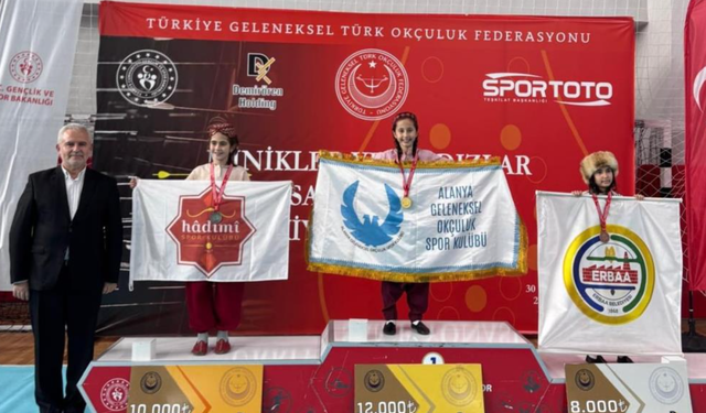 Alanyalı minik okçular Türkiye Şampiyonası'ndan madalyalarla döndü!