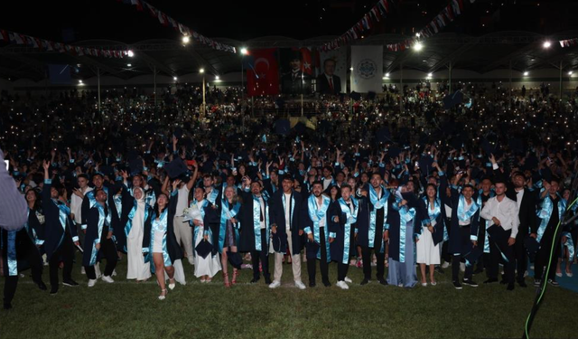 ALKÜ mezuniyet töreni coşkuyla yapıldı