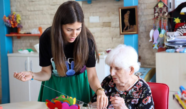 Alzheimer hastaları Mavi Ev'de buluşuyor