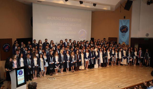 Akdeniz Üniversitesi'nde diş hekimleri mezun oldu!