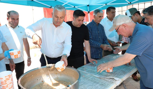 Aksu Belediyesi'nden aşure ikramı