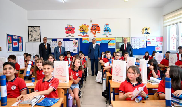 Antalya'da 484 bin 576 öğrenci karne heyecanı yaşadı