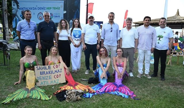 Antalya'da ‘deniz kızları' eşliğinde dip temizliği