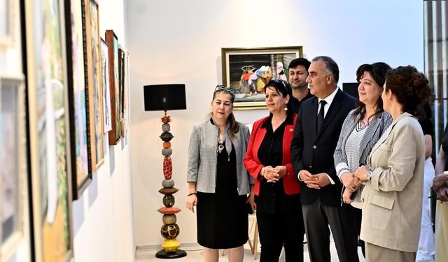 Muratpaşa'da ‘Zamansız Motifler’ sanatseverlerle buluştu