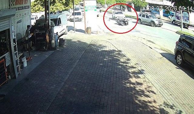 Otomobille çarpıştı, motosikletiyle birlikte metrelerce sürüklendi!