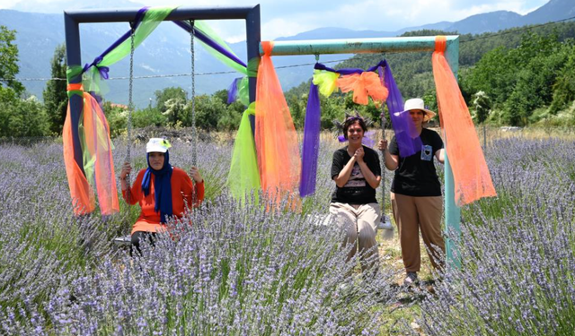 Kemer'de "Mor turizm" başlıyor