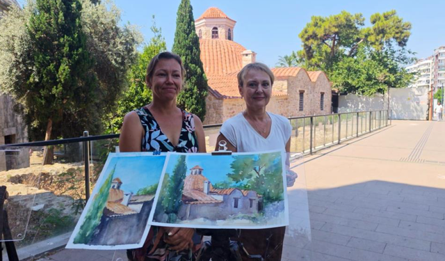 Yıllardır yaşadıkları Antalya'nın tarihini tuvale taşıyorlar